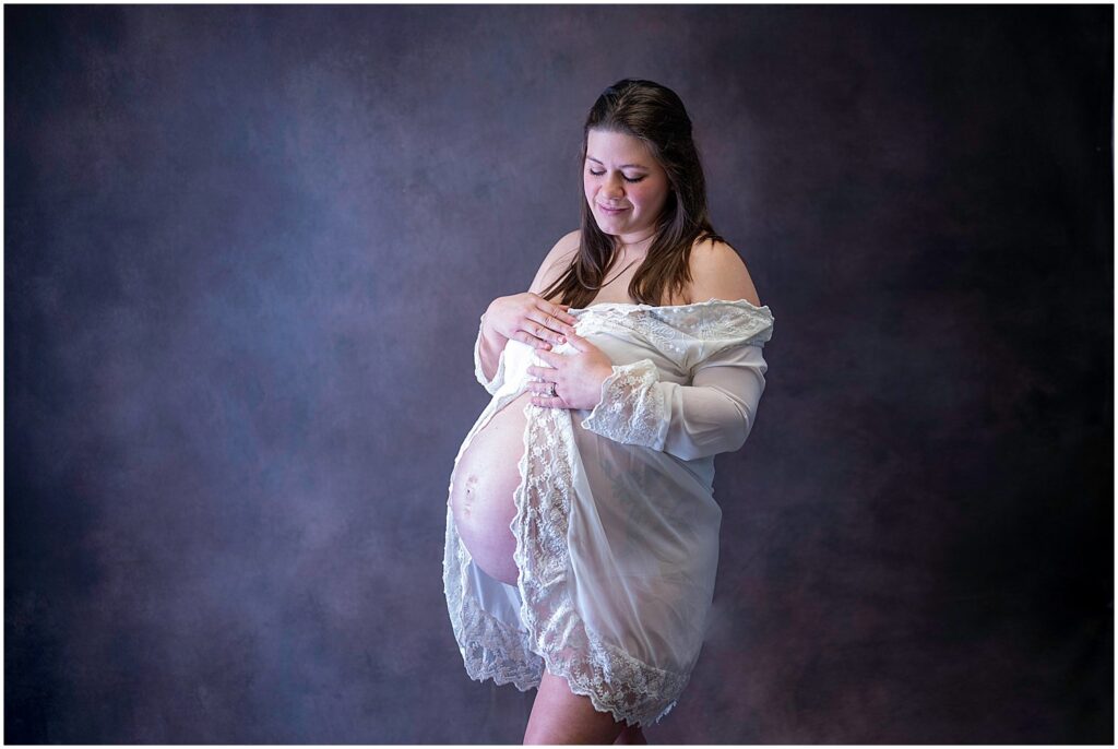maternity photo white robe