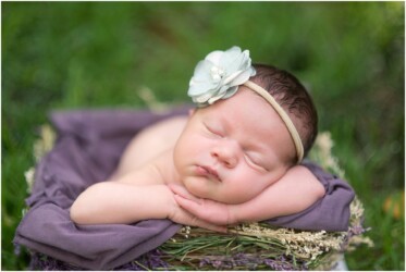 outside newborn portraits