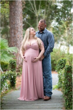 maternity mom looking at dad