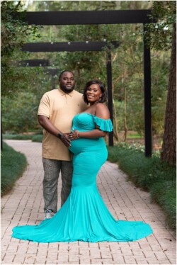 expecting parents outdoor maternity photos