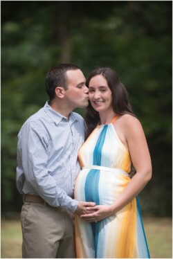dad kissing expecting wifes cheek