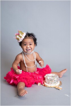 gold sparkly birthday crown cake smash