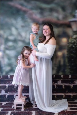 pregnant mom with 2 older kids